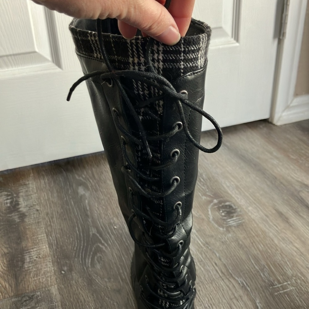 Size 9 just fab lace up back boots. The checked pattern goes all the way down. - Picture 3 of 4
